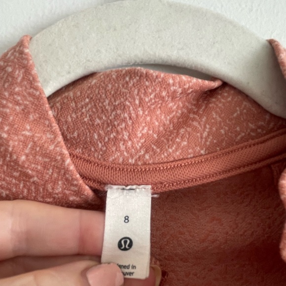 Lululemon cropped 1/4 zip up, size 8 - Picture 3 of 6